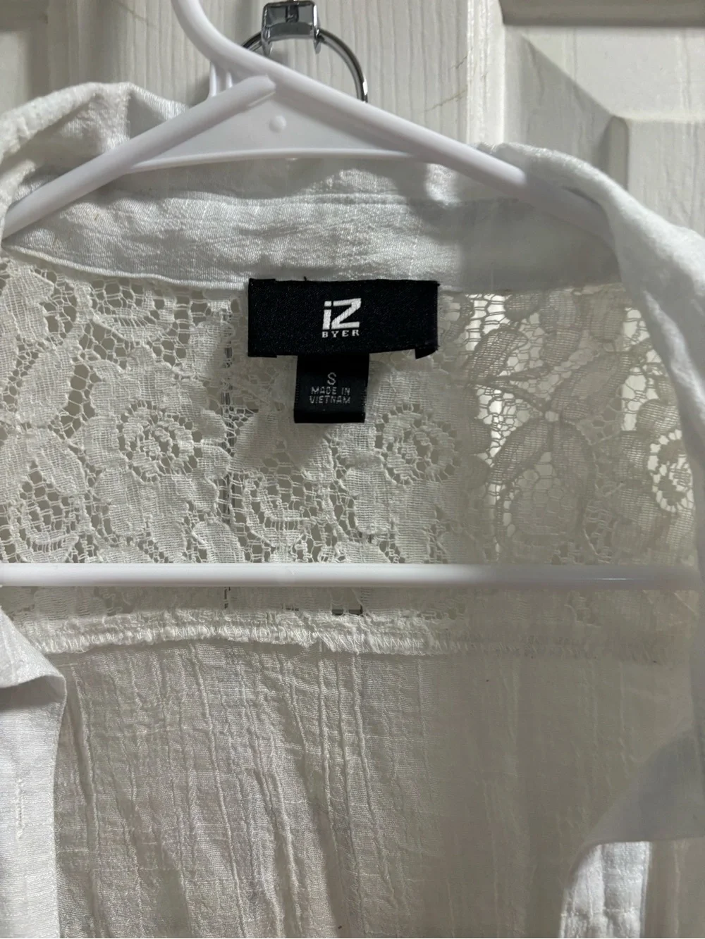 Iz Byer White Lace-Yoke Casual Button-Down Shirt small